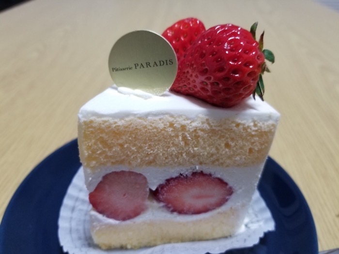 パティスリーパラディのプレミアム苺ショート パティスリーパラディのプレミアム苺ショート